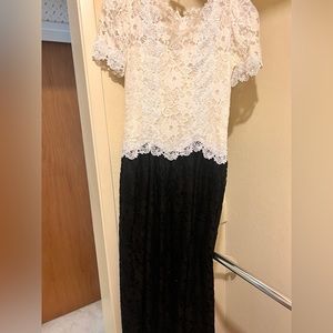 Vintage cachet lace black and white dress
